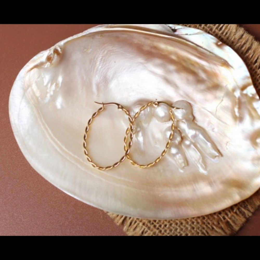 Twisted oblong Gold earrings
